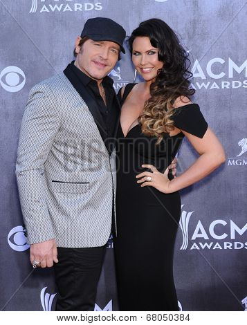 LOS ANGELES - APR 06:  Jerrod Niemann & Morgan Petek arrives to the 49th Annual Academy of Country Music Awards   on April 06, 2014 in Las Vegas, NV.                