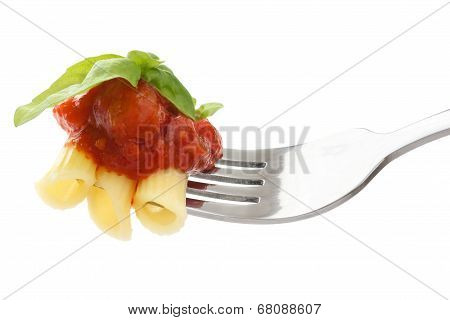 Pasta and tomato sauce on fork