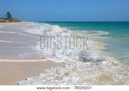 Snow-white foam of the Caribbean Sea. Playa los Cocos. Cayo Larg