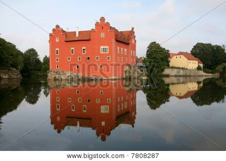 O Chateau de água vermelha na República Checa - Cervena Lhota