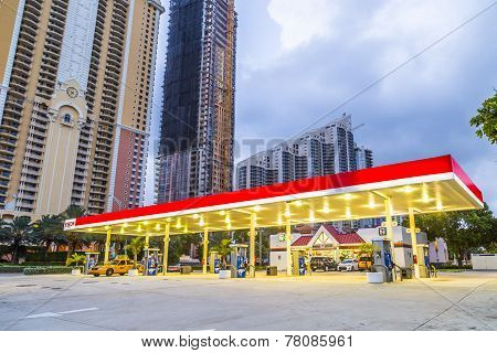 Early Morning Streetview In Sunny Isles Beach With Petrol Station