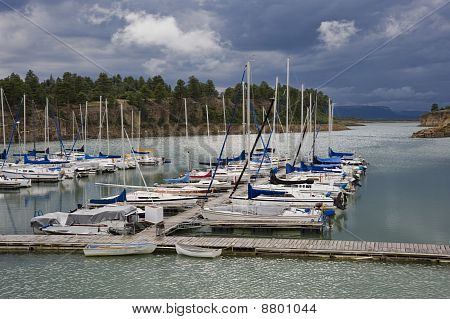 Marina v podvečerním šeru