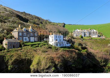Port Isaac, Cornwall, Uk - April 8Th 2017: Buildings Overlooking Port Isaac Harbour, Including At Fa