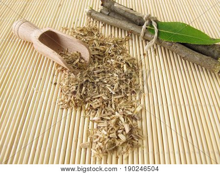 Loose tea from willow bark and fresh bark and leaves