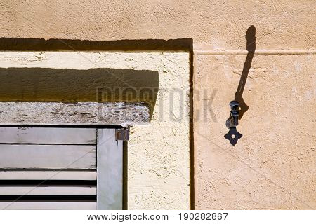 Jerago Window    Venetian   Concrete