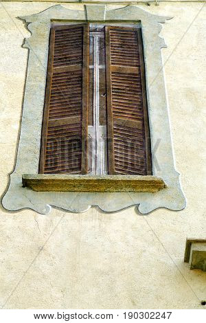 Grey Window Jerago Palaces   Wood Venetian Blind In The Concrete