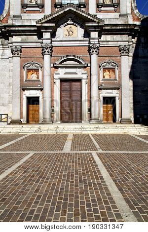 Italy  Lombardy      The Somma Lombardo Old   Church  Closed     Wall