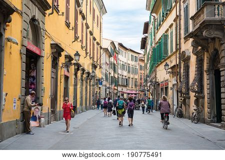 Pisa, Italy - 19 May 2017 : People Walking In The Old Town Of Pisa.