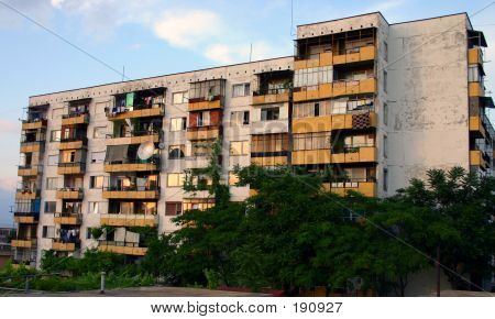 Ponury bułgarski apartamentowiec