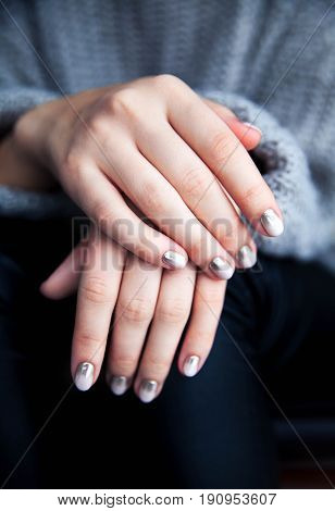 Stylish gray manicure with overflowing! Fashion, hands, fingers