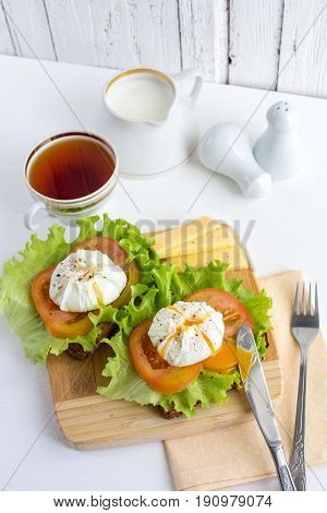 Sandwich With Poached Eggs