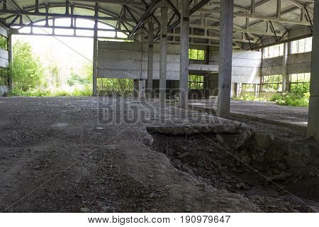 Abandoned unworthy, from the biton hangar inside, among the day