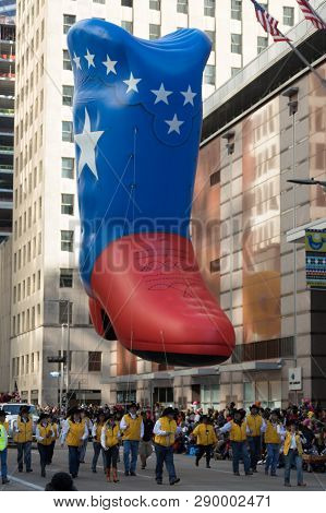 Houston, Texas, USA - November 23, 2017, The H-E-B Thanksgiving Day Parade in Houston began in 1949, when Santa arrived at Union Station and rode his sleigh to the downtown Foley’s. A holiday tradition showcasing the Houston community on Thanksgiving morn