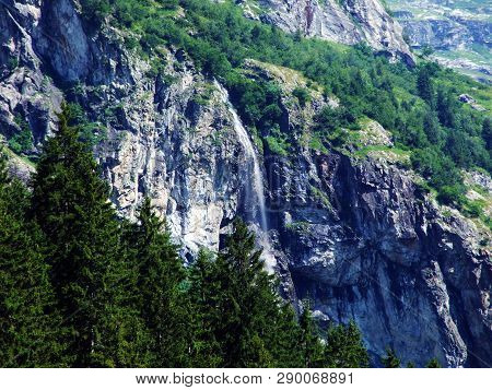 Waterfall Sidensackfall Or Wasserfall Sidensackfall, Spritzbach Stream In The Alpine Valley Of Mader