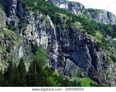 Waterfall Sidensackfall Or Wasserfall Sidensackfall, Spritzbach Stream In The Alpine Valley Of Mader