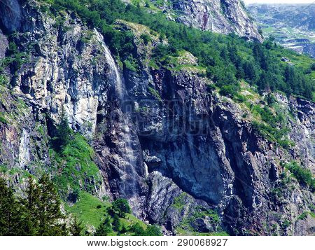 Waterfall Sidensackfall Or Wasserfall Sidensackfall, Spritzbach Stream In The Alpine Valley Of Mader