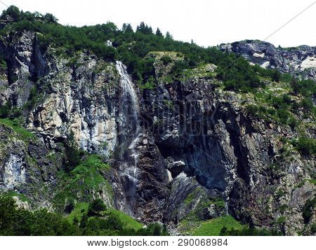 Waterfall Sidensackfall Or Wasserfall Sidensackfall, Spritzbach Stream In The Alpine Valley Of Mader