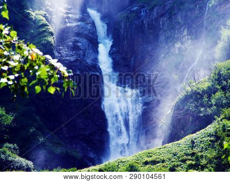 Waterfall Stauber Or Wasserfall Stäuber, Brunnibach Stream In The Alpine Valley Of Maderanertal - Ca