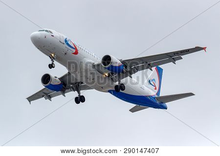 Moscow, Russia - March 17, 2019: Aircraft Airbus A320-214 Vq-bdm Of Ural Airlines Going To Landing A