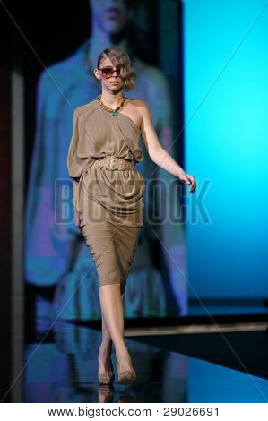 ZAGREB, Kroatien - APRIL 16: Mode model iført design af Amarie på 