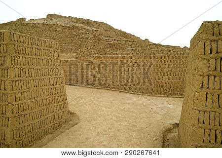Adobe Brick Wall Of Huaca Pucllana Or Huaca Juliana, The Pre-inca Ruins In Miraflores District, Lima