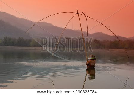 Villagers Are Catching Fish By Fish Trap (net Trap) In Reservoir