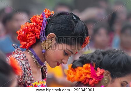 Kolkata , India - March 1, 2018: Make Up On The Head Of Girl Dancers, Dressed Traditional Indian Dre