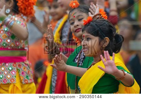 Kolkata, India - March 1, 2018 : Young Girl Dancers Dressed In Yellow And Green Coloured Sari - Trad