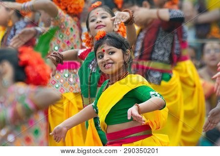 Kolkata, India - March 1, 2018 : Young Girl Dancers Dressed In Yellow And Green Coloured Sari - Trad