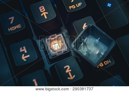 Romer-g Backlit Mechanical Keyboard Numerical Buttons Detail Shot.