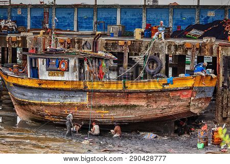 Panama City, Panama - November 06, 2016: Port Workers Repair A Fishing Boat In The Fishing Port Of P