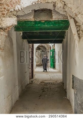 Tetuan, Morocco, Africa - February 15, 2016: Passage In The Medina Of Tetuan, With An Old Man On His