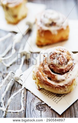 Cinnabon Buns. Sinabon Rolls With Cream Cheese And Cream, Chocolate And Almond Nuts