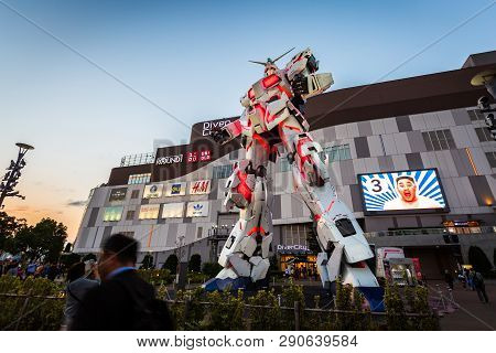 Tokyo, Japan - October 18, 2018: Full-size Mobile Suit Rx-0 Unicorn Gundam Performances At Diver Cit