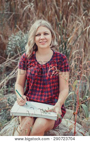 Portrait Of Smiling Young Beautiful Middle Age White Caucasian Woman Artist Drawing In Open Plein Ai