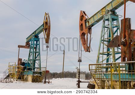 Mining And Quarrying. Installations For The Extraction Of Oil From The Bowels Of The Earth. Pumpjack