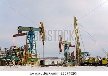 Mining And Quarrying. Installations For The Extraction Of Oil From The Bowels Of The Earth. Pumpjack