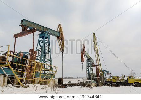 Mining And Quarrying. Installations For The Extraction Of Oil From The Bowels Of The Earth. Pumpjack