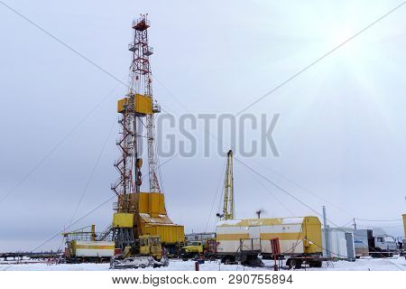 Silhouette Image Of Oil And Gas Drilling Rig In The Middle Of Nowhere With Dramatic Sky. Onshore Lan