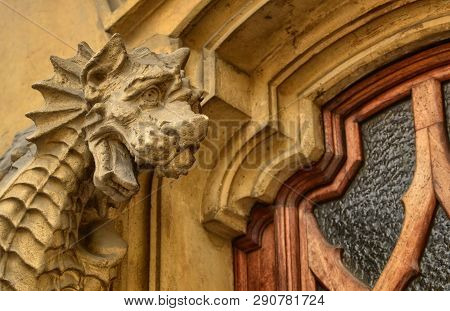 The House Of Victory Or House Of Dragons
