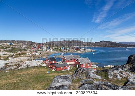 Rodebay, Greenland - July 08, 2018: View Over Rodebay And The Small Harbor. Rodebay, Also Known As O