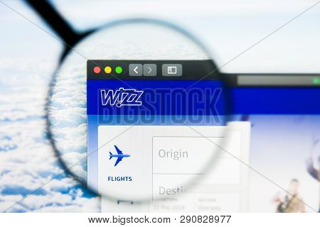 Los Angeles, California, Usa - 21 March 2019: Illustrative Editorial Of Wizzair Website Homepage. Wi