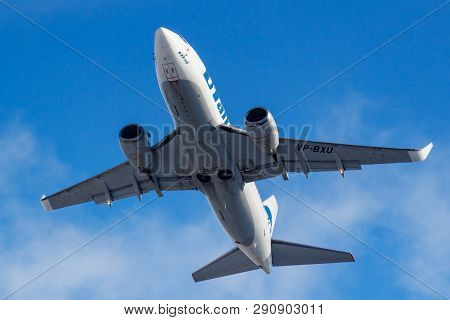 Moscow, Russia - March 20, 2019: Aircraft Boeing 737-524(wl) Vp-bxu Of Utair Aviation Takes Off At V
