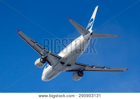 Moscow, Russia - March 20, 2019: Aircraft Boeing 737-524 Vp-bvn Of Utair Aviation Takes Off At Vnuko