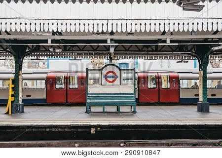 London, Uk - March 16, 2019: View Of The Station Name Sign And The Outdoor Platform Of Golders Green
