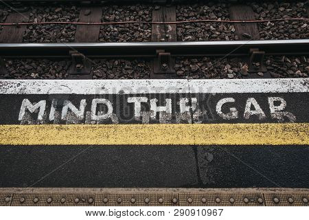 London, Uk - March 16, 2019: Mind The Gap Sign An Outdoor Platform Of Golders Green Station. London 