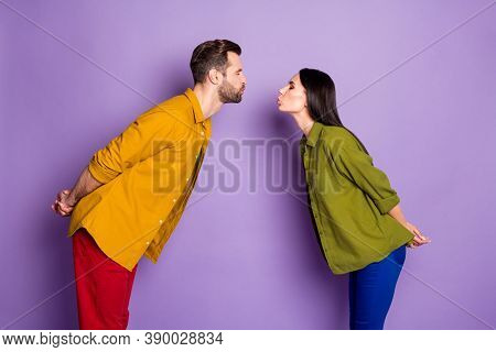 Profile Photo Of Lady Guy Couple Eyes Closed Visit Blind Date First Kiss Tender Blow Lips Waiting Co