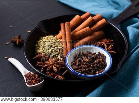 Food Concept Origin Chinese Five Spice  Star Anise, Fennel Seeds, Szechuan Peppercorns, Whole Cloves