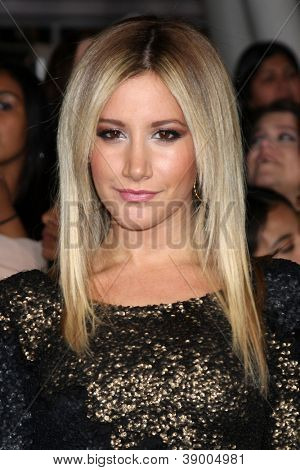 LOS ANGELES - NOV 12: Ashley Tisdale arrivano per il ' The Twilight Saga: Breaking Dawn - parte 2 