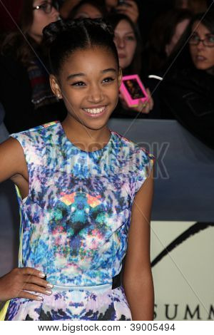 LOS ANGELES - NOV 12: Amandla Stenberg dorazí k ' The Twilight Saga: Breaking Dawn - část 2 